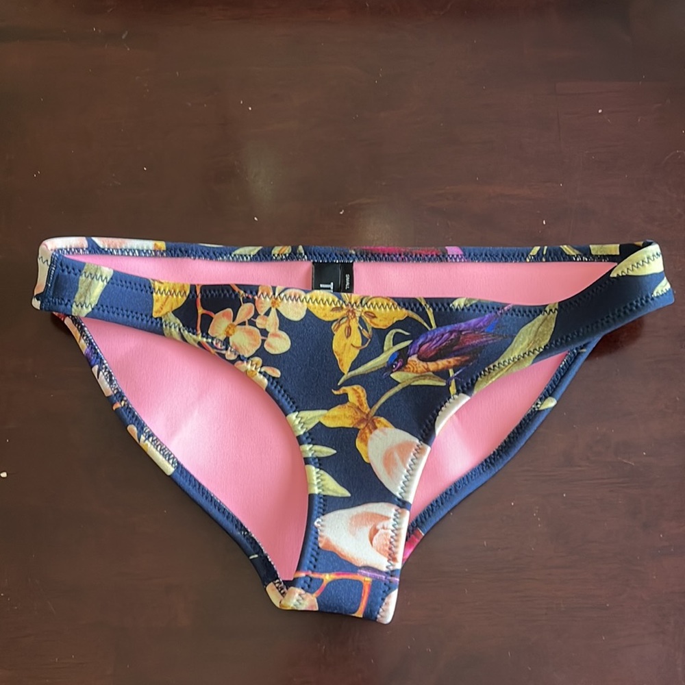 Bikini Set - Picture 4 of 5